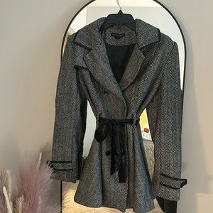 Size medium double breasted formal coat with tie. Brand is double zero.